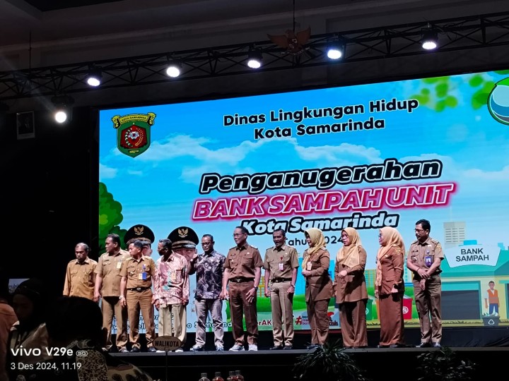 Penganugrahan Bank Sampah Unit Kota Samarinda