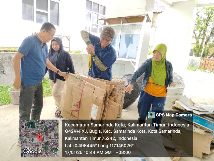 Penimbangan Sampah Plastik dan lain-lain kepada Bank Sampah Manunggal Nawasena