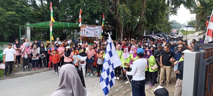 Jalan Santai Dalam Rangka Memperingati HUT Kota Samarinda Ke-357 dan HUT Ke-65 Pemerintah Kota Samarinda