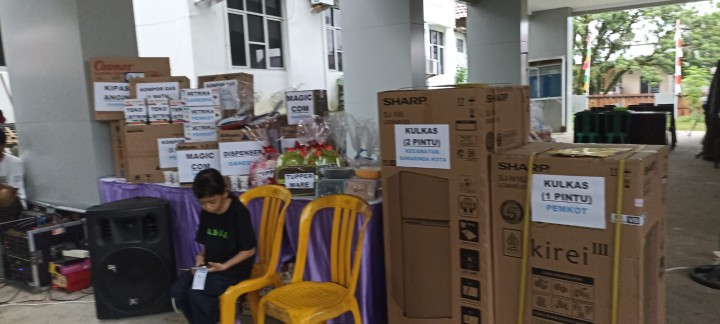 Jalan Santai Dalam Rangka Memperingati HUT Kota Samarinda Ke-357 dan HUT Ke-65 Pemerintah Kota Samarinda