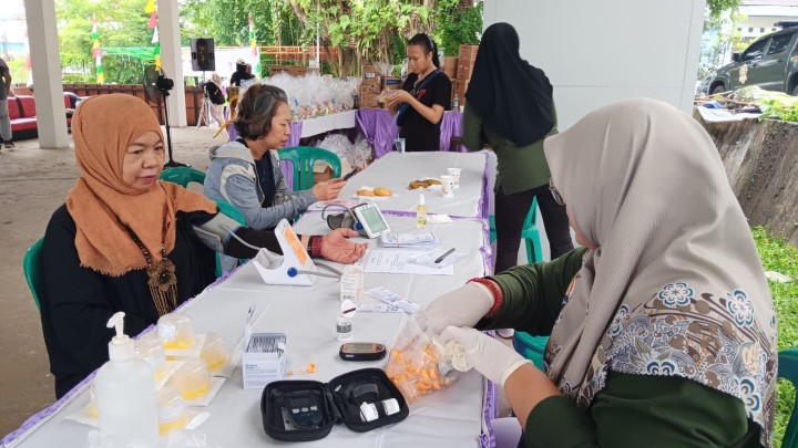 Jalan Santai Dalam Rangka Memperingati HUT Kota Samarinda Ke-357 dan HUT Ke-65 Pemerintah Kota Samarinda
