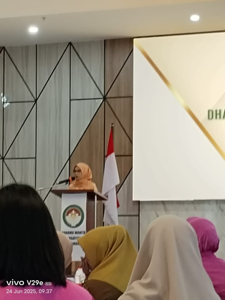 Plt. Sekretaris Lurah Bugis Hadiri Pengukuhan Pengurus Dharma Wanita Persatuan Kota Samarinda