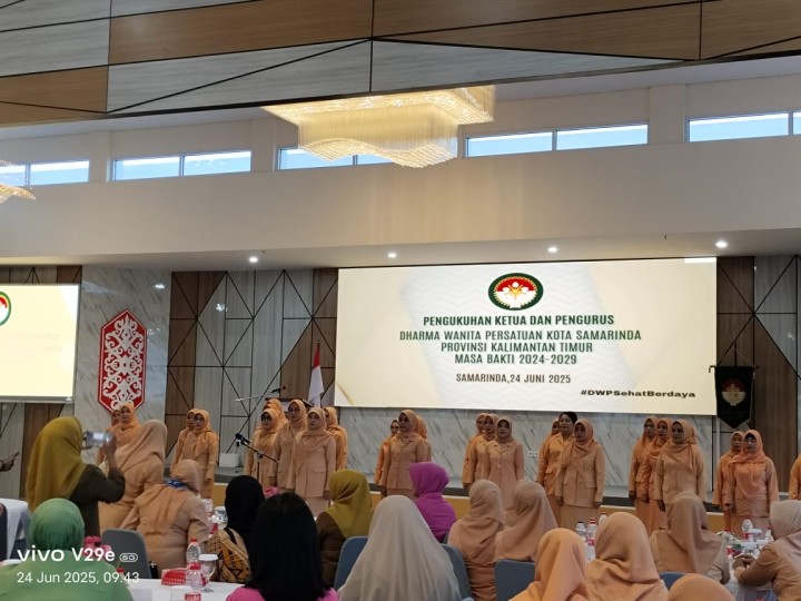 Plt. Sekretaris Lurah Bugis Hadiri Pengukuhan Pengurus Dharma Wanita Persatuan Kota Samarinda