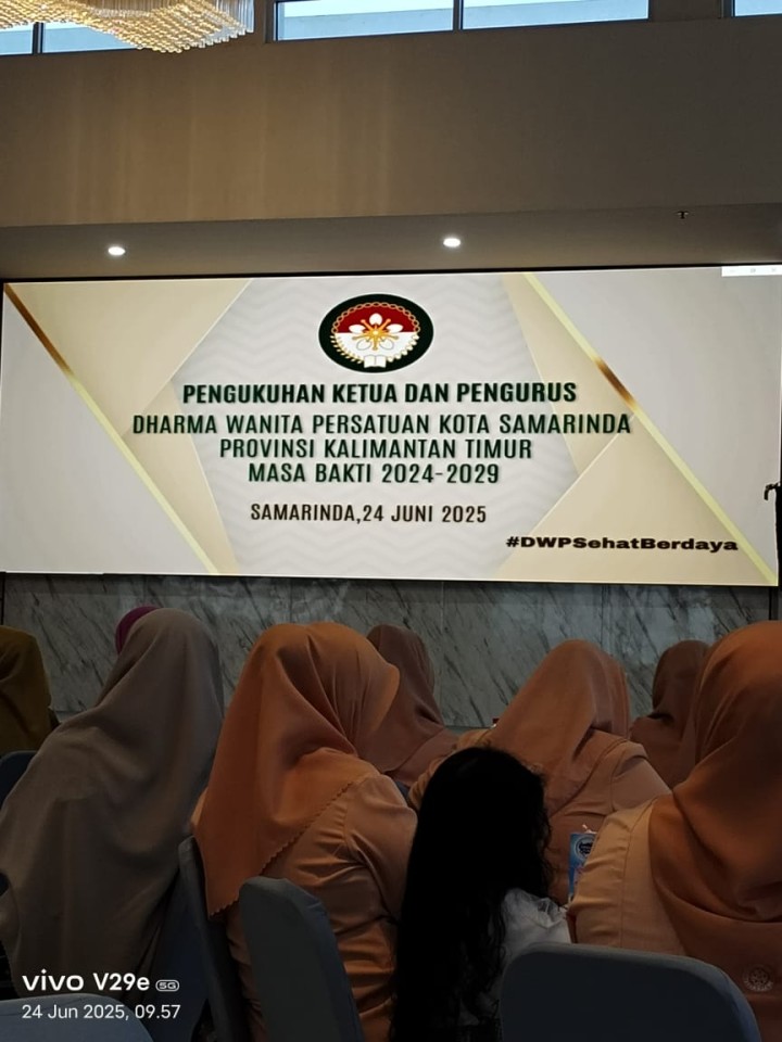 Plt. Sekretaris Lurah Bugis Hadiri Pengukuhan Pengurus Dharma Wanita Persatuan Kota Samarinda