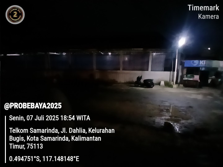 Pemasangan Lampu Jalan di RT 03 Kelurahan Bugis melalui Program Probebaya