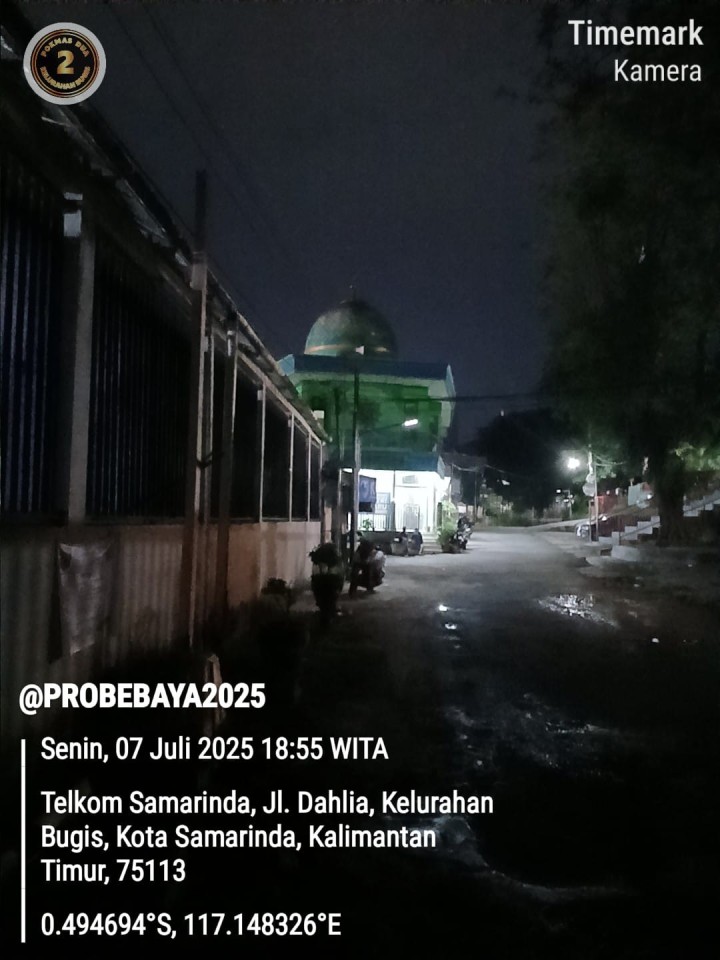 Pemasangan Lampu Jalan di RT 03 Kelurahan Bugis melalui Program Probebaya
