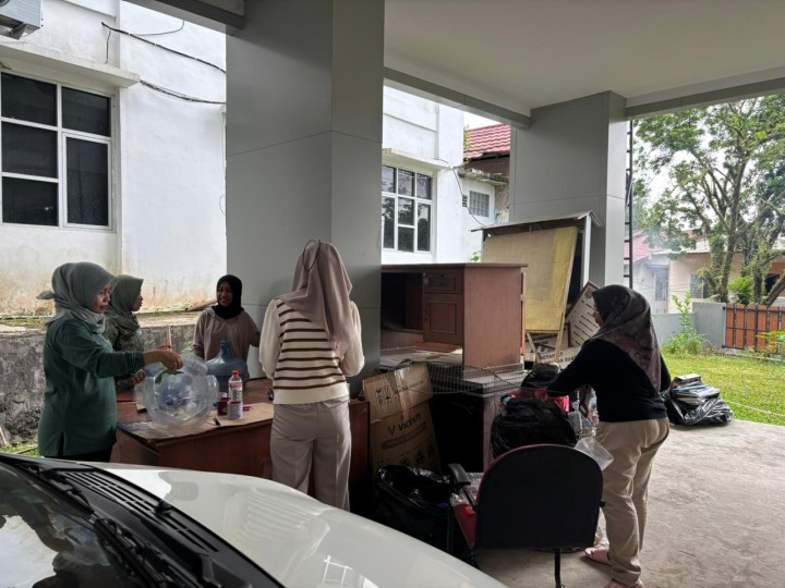 Kelurahan Bugis Laksanakan Gotong Royong dan Pengelolaan Sampah Terpilah
