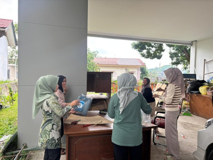 Kelurahan Bugis Laksanakan Gotong Royong dan Pengelolaan Sampah Terpilah