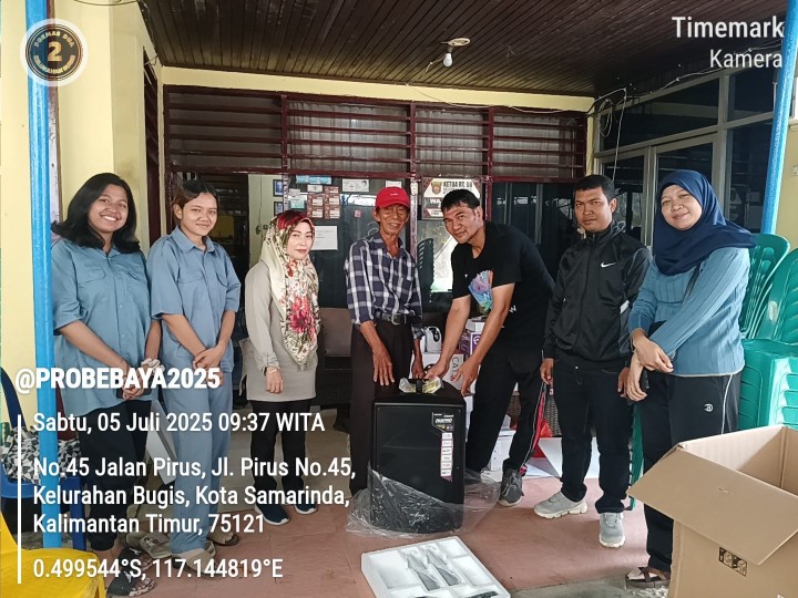 Kelurahan Bugis Serahkan Sejumlah Pengadaan Barang untuk RT 08 Melalui Program Probebaya