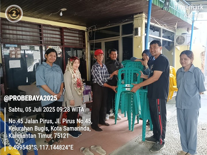 Kelurahan Bugis Serahkan Sejumlah Pengadaan Barang untuk RT 08 Melalui Program Probebaya