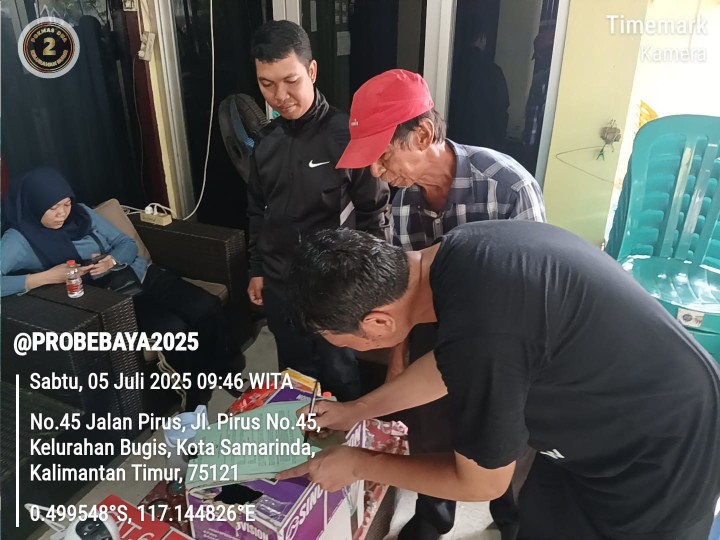 Kelurahan Bugis Serahkan Sejumlah Pengadaan Barang untuk RT 08 Melalui Program Probebaya