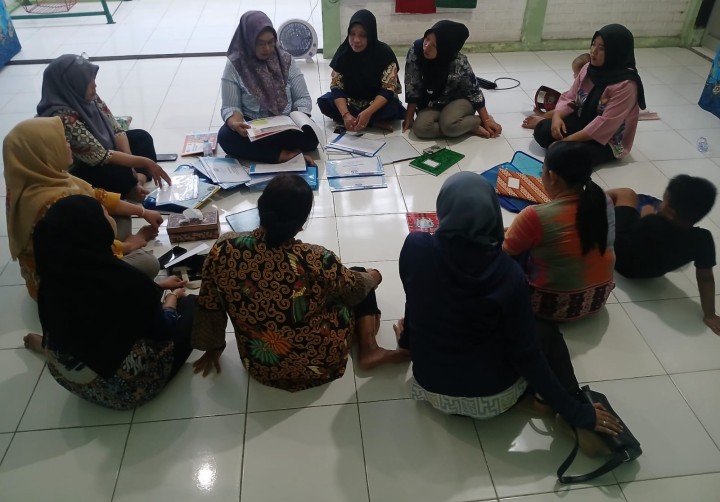Rapat Pengurus dan Anggota Dasa Wisma dalam Rangka Pelaksanaan PROBEBAYA TA 2025