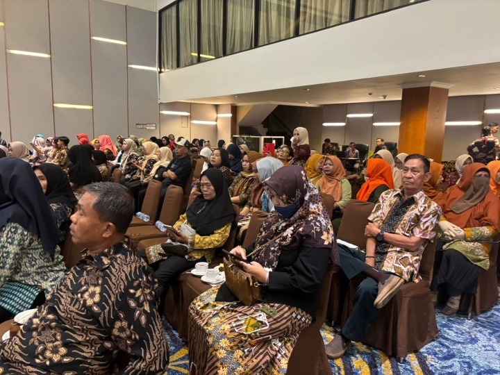 Kelurahan Bugis Hadiri Penganugerahan Bank Sampah Unit Terbaik Kota Samarinda 2025