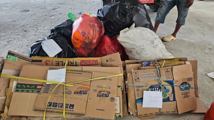 Gerakan Sedekah Sampah di Kelurahan Bugis dalam Rangka Hari Peduli Sampah Nasional