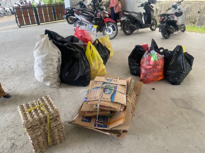 Gerakan Sedekah Sampah di Kelurahan Bugis dalam Rangka Hari Peduli Sampah Nasional