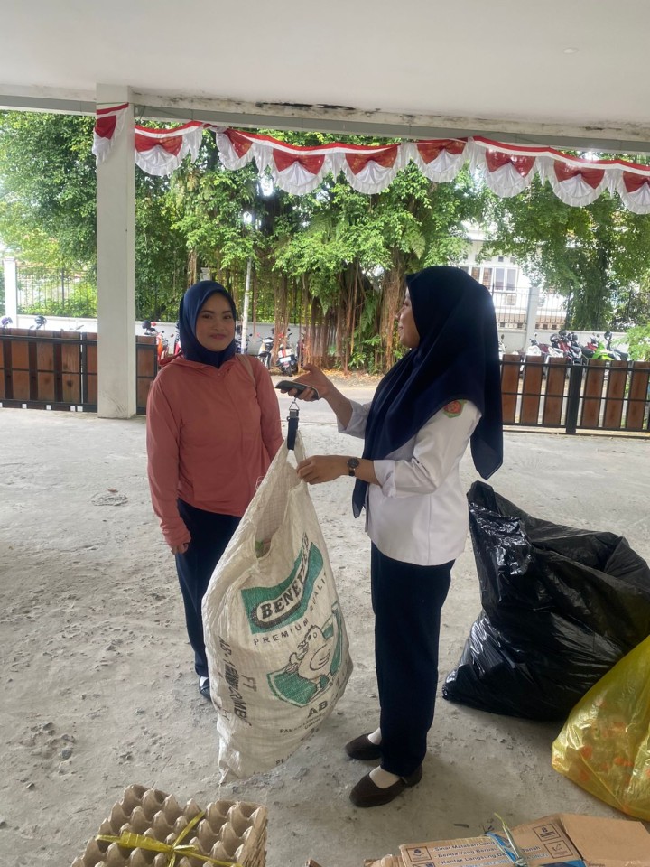 Gerakan Sedekah Sampah di Kelurahan Bugis dalam Rangka Hari Peduli Sampah Nasional