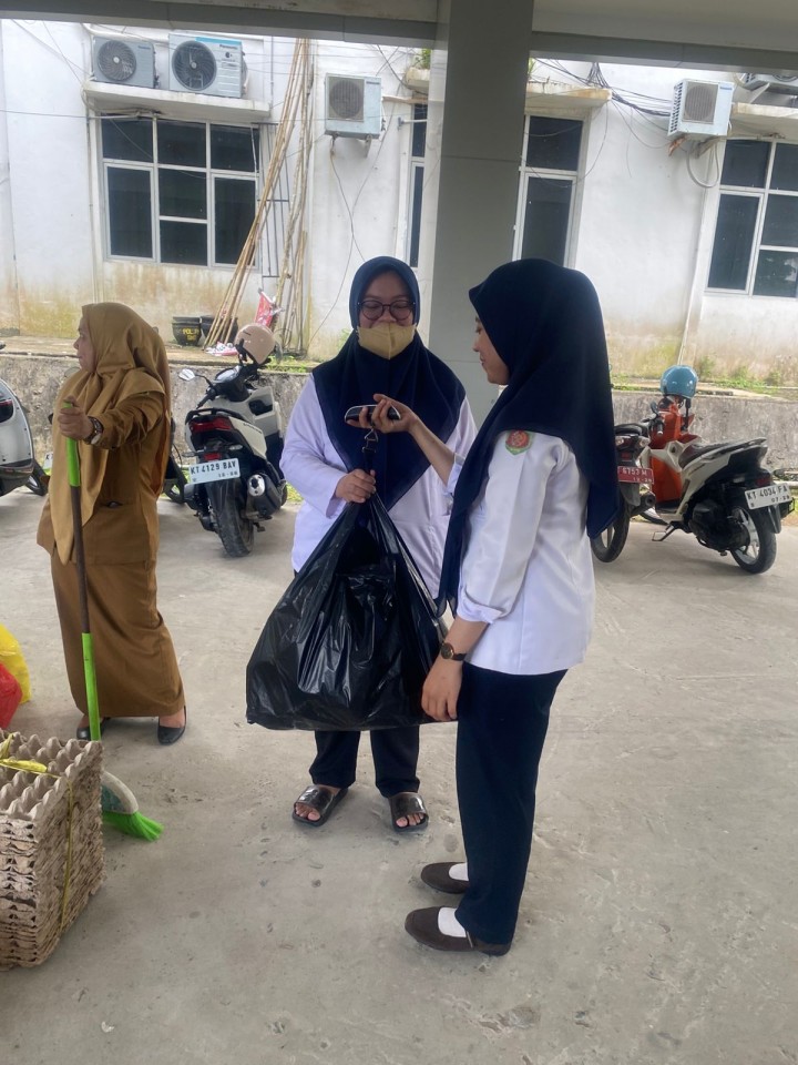 Gerakan Sedekah Sampah di Kelurahan Bugis dalam Rangka Hari Peduli Sampah Nasional