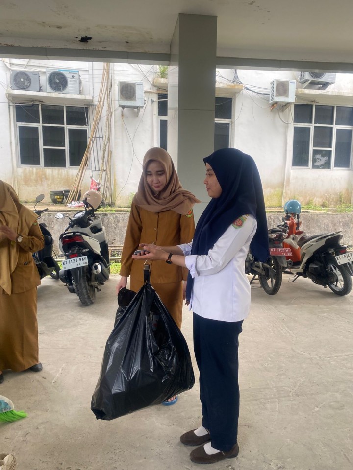 Gerakan Sedekah Sampah di Kelurahan Bugis dalam Rangka Hari Peduli Sampah Nasional