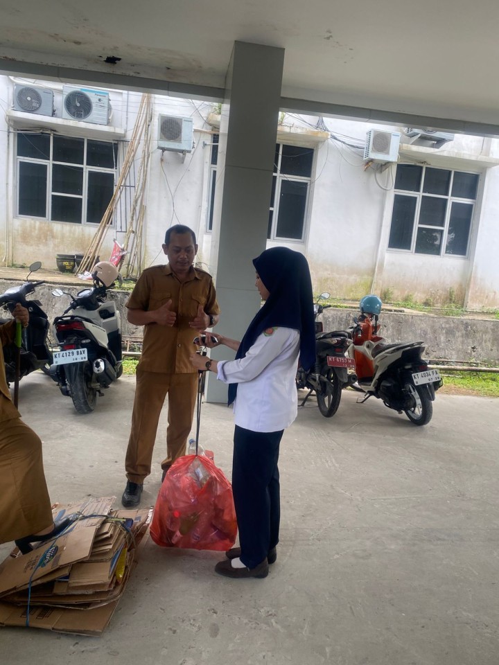 Gerakan Sedekah Sampah di Kelurahan Bugis dalam Rangka Hari Peduli Sampah Nasional