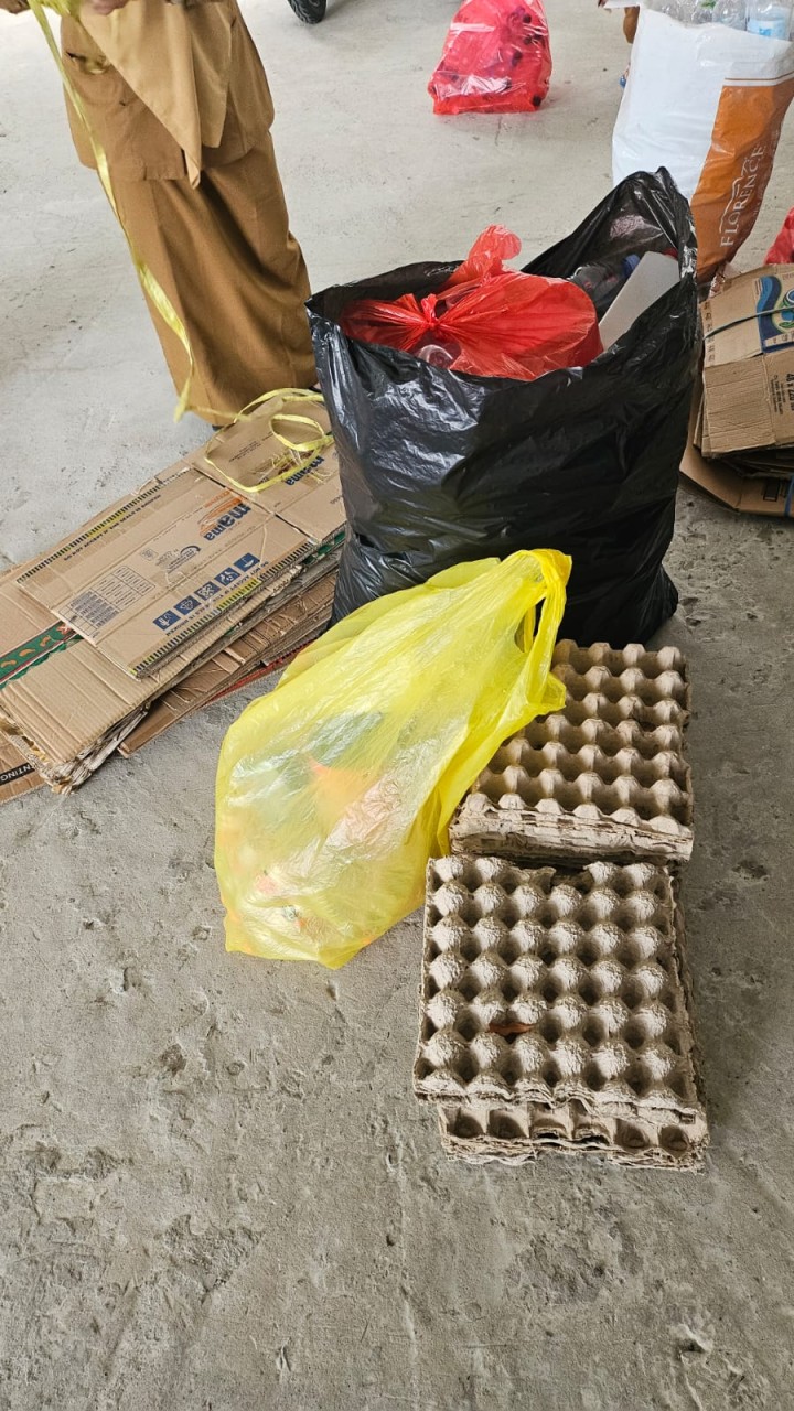 Gerakan Sedekah Sampah di Kelurahan Bugis dalam Rangka Hari Peduli Sampah Nasional