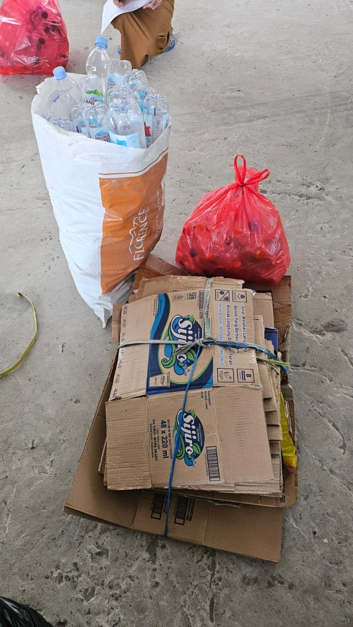 Gerakan Sedekah Sampah di Kelurahan Bugis dalam Rangka Hari Peduli Sampah Nasional