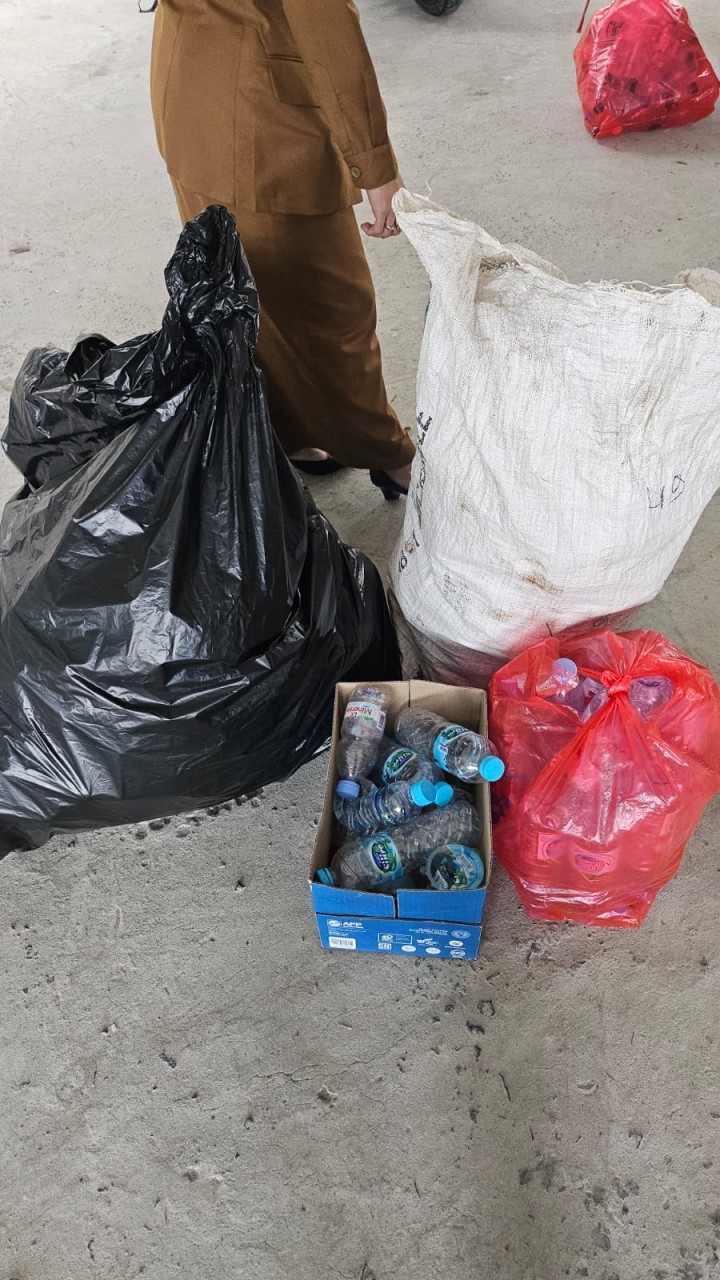 Gerakan Sedekah Sampah di Kelurahan Bugis dalam Rangka Hari Peduli Sampah Nasional