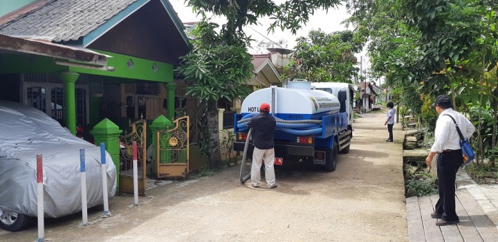 PENYEDOTAN LUMPUR TINJA RT 13