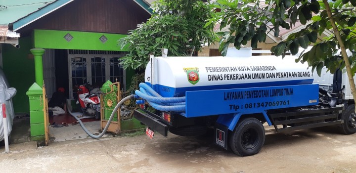 PENYEDOTAN LUMPUR TINJA RT 13