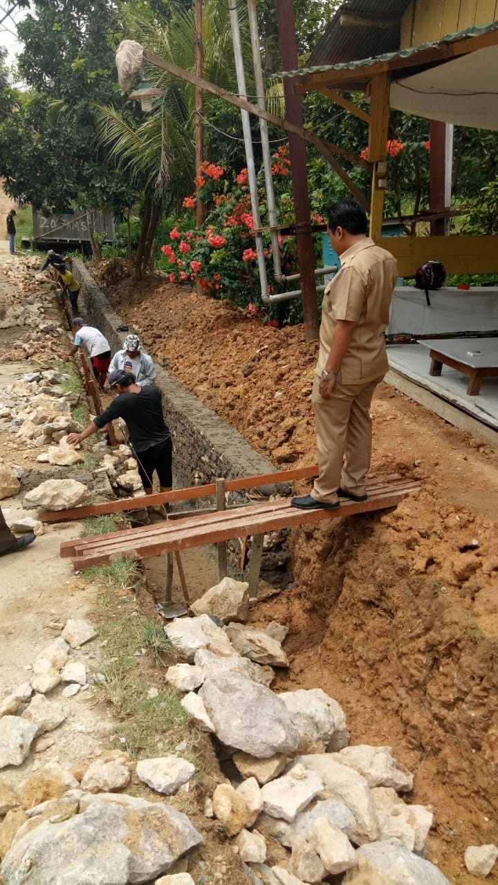 Peninjauan Kegiatan Lapangan Ekonomi Pembangunan Kelurahan Bukit Pinang
