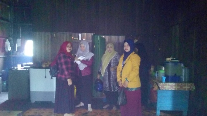KUNJUNGAN WARGA YANG TERKENA DBD DI RT. 15 GG. TAWAR