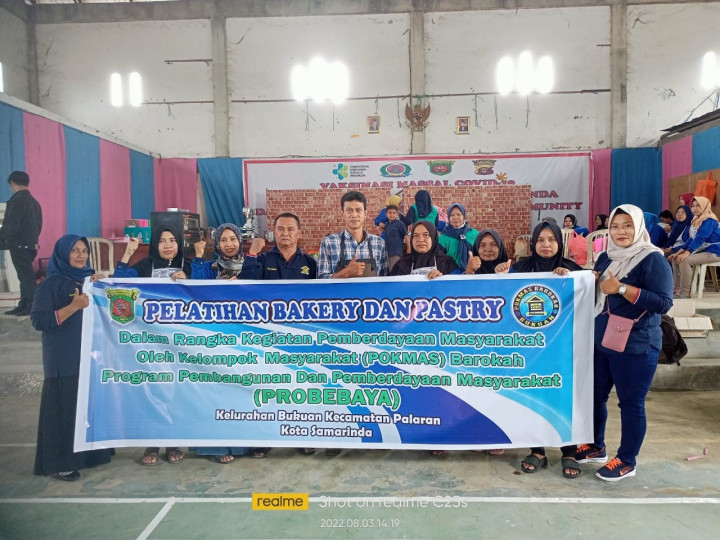 Pelatihan Membuat Kue Bakerry Kegiatan Probebaya Bidang Pemberdayaan Masyarakat Tahun 2022