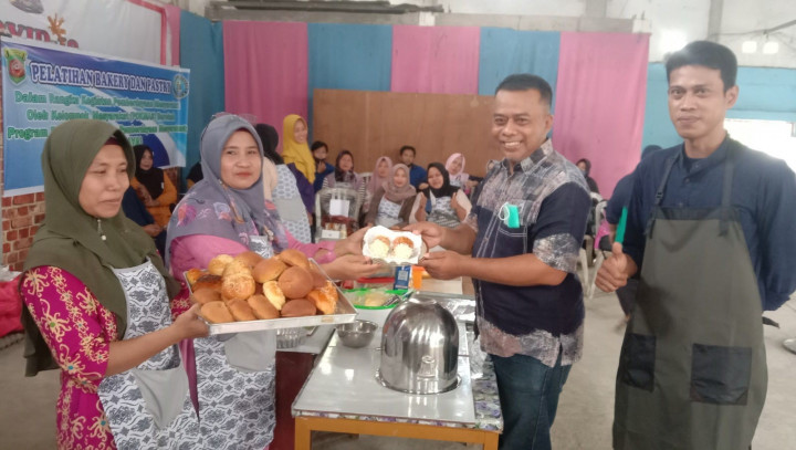 Pelatihan Membuat Kue Bakerry Kegiatan Probebaya Bidang Pemberdayaan Masyarakat Tahun 2022