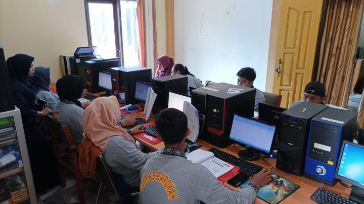 Pelatihan Komputer Kegiatan Probebaya Bidang Pemberdayaan Masyarakat Tahun 2022