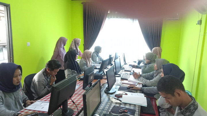 Pelatihan Komputer Kegiatan Probebaya Bidang Pemberdayaan Masyarakat Tahun 2022