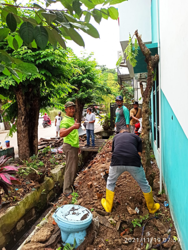 Gotong Royong Kantor Dadi mulya