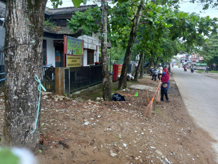 Gotong Royong Kantor Dadi mulya