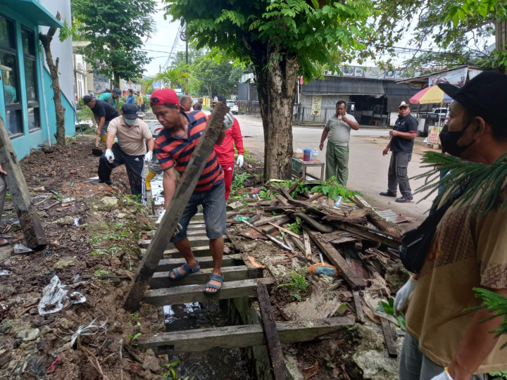 Gotong Royong Kantor Dadi mulya