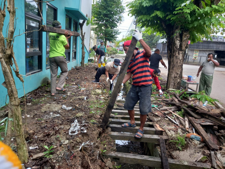 Gotong Royong Kantor Dadi mulya