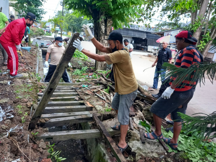 Gotong Royong Kantor Dadi mulya