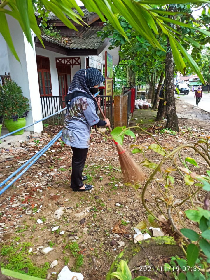 Gotong Royong Kantor Dadi mulya