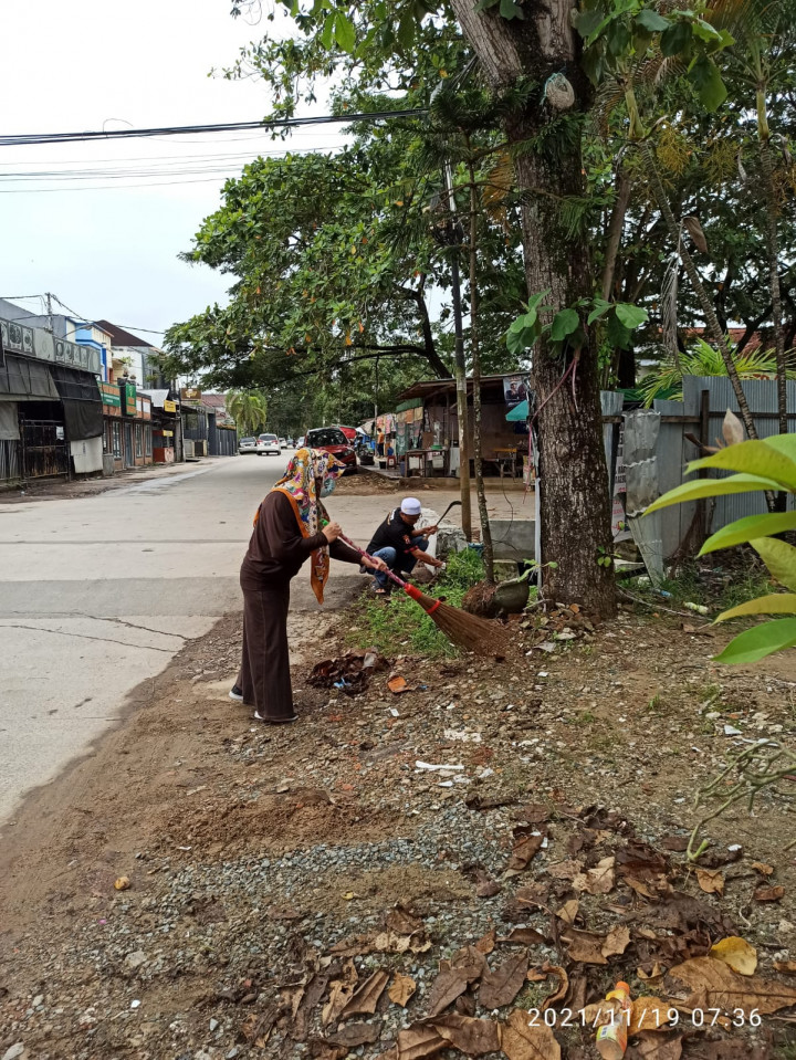 Gotong Royong Kantor Dadi mulya