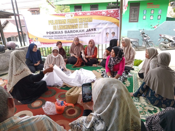 Sosialisasi Kegiatan Pemberdayaan Masyarakat Probebaya Tahun 2025 di Kelurahan Gunung Kelua