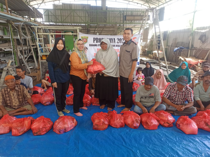Penyerahan Bantuan Sembako Kegiatan Pemberdayaan Tahun 2023