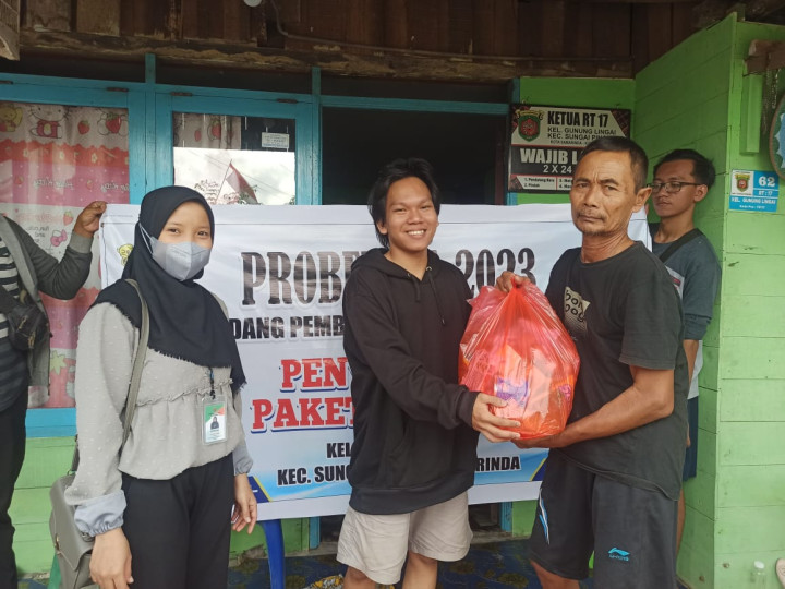 Penyerahan Bantuan Sembako Kegiatan Pemberdayaan Tahun 2023