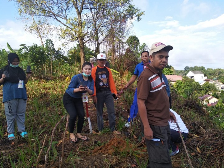 Kegiatan Penanaman dengan Mahasiswa KKN 44 unmul reguler