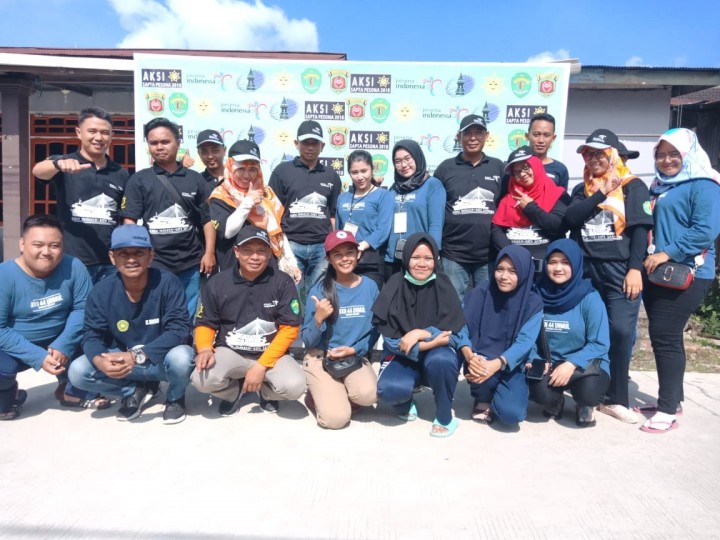 Kerja bakti Kampung Warna Warni pihak kelurahan gunung panjang dan KKN