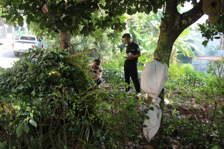 KEGIATAN GOTONG ROYONG DI POSYANDU MELON RT 01