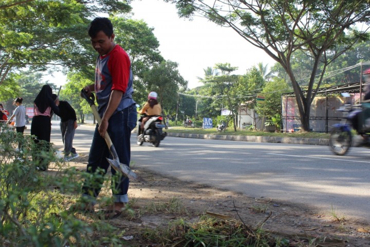 JUMAT BERSIH DI KANTOR KELURAHAN LAMA DAN KANTOR KELURAHAN BARU