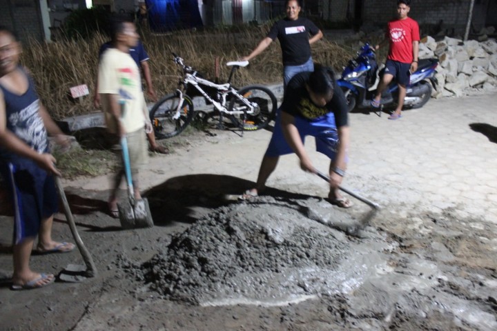 PERBAIKAN JALAN DI RT 03
