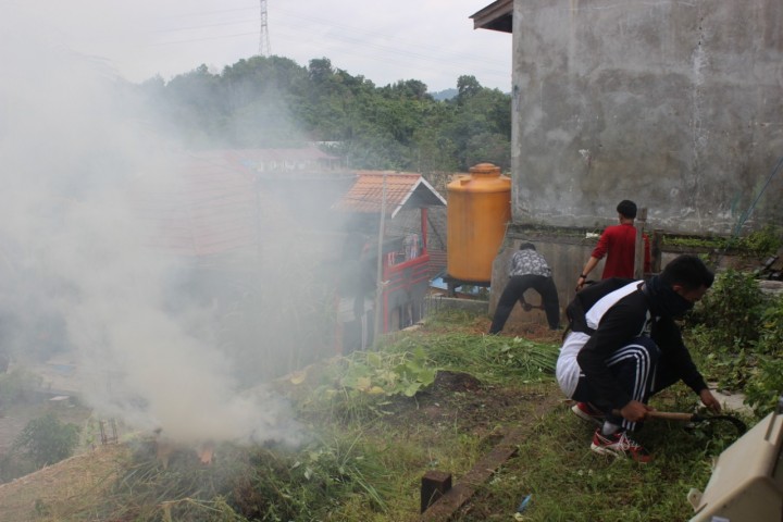 PEMBERSIHAN LAHAN UNTUK TANAMAN OBAT DASAWISMA